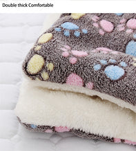 Load image into Gallery viewer, Fluffy Breathable Coral Blanket - Coffee Footprint