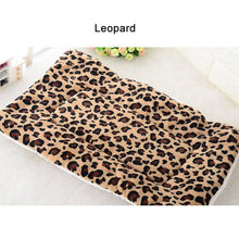 Load image into Gallery viewer, Fluffy Breathable Blanket / Bed for Dog Cat