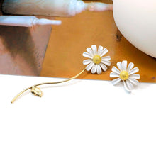 Load image into Gallery viewer, Asymmetric White Daisy Drop Earrings