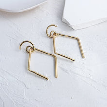 Load image into Gallery viewer, Simple Vintage Geometric Golden Drop Earring