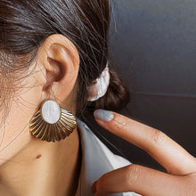 Load image into Gallery viewer, Vintage Irregular Design Metal Shell Shape Pendant Earrings