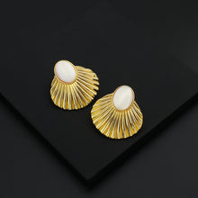 Load image into Gallery viewer, Vintage Irregular Design Metal Shell Shape Pendant Earrings